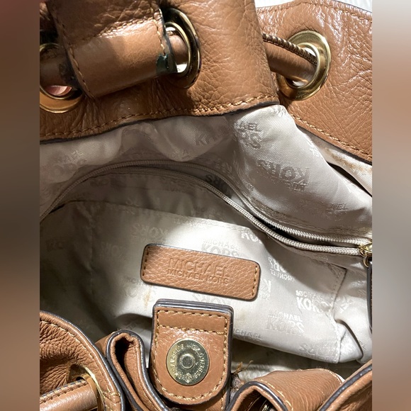 Michael Kors Skorpios Brown Pebble Leather Drawstring Tote Shoulder Bag MK Charm - Picture 5 of 8
